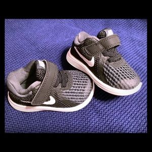 Nike toddler shoes size 3c